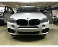 BMW X5 2014 года выпуска.  Установили иммобилайзер Prizrak 510. Без брелоков и меток, управление штатными кнопками автомобиля. Время установки 5 часов. Цена с работой 12000 рублей.