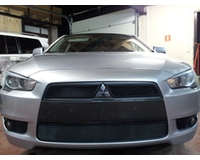 Сетка в бампер на автомобиль Mitsubishi Lancer X 2007-2011 (2 шт.) black. ZR.MIT.LAN.07-11.b