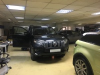 Установка оригинального фаркопа Toyota с подключением штатного блока согласования, блокиратора АКПП Mul t lock Fortus 2330 на автомобиль Toyota Prado 2018 г.в.