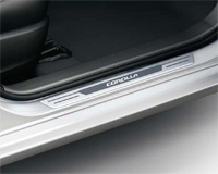 Комплект PZ438-E3183-00 оригинальных накладок на пороги Toyota Corolla с 2013 г.в.
