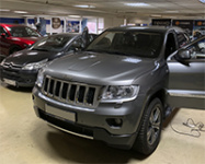 В работе Jeep Grand Cherokee 2012год. Установили на АКПП замок Capcan Jeeb-001, подключили видеорегистратор клиента. Общее время установки 4 часа. Стоимость работ 14000р