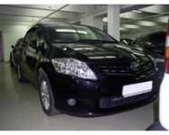 Toyota Auris 2011 Установка оригинального спойлера Toyota Sport, установка дефлекторов боковых окон EGR 92492059B, ворсовые коврики салона SEINTEX 01213 