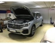 Оклейка защитной (антигравийной) пленкой Lumar VW Touareg 2019г.в. Капот, фары, крылья. Затраченное время два часа.