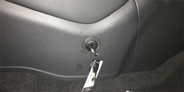 avtomobil-nissan-xtrail-2019g-v-klient-zakazal-mekhanicheskiy-blokirator-kapota-i-blokirator-akpp-po_620-8.JPG