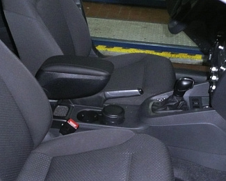 07422 Подлокотник с установочным комплектом OEM Brand (Китай). Подходит для автомобиля Hyundai Getz '04 -